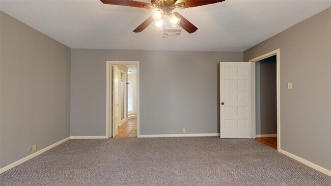 Building Photo - 12618 Misty Valley Dr