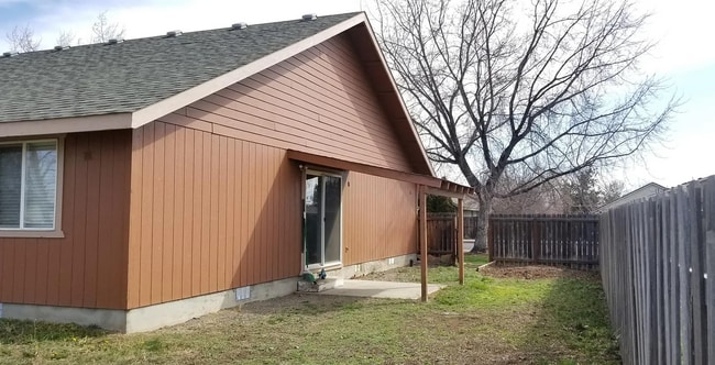 Building Photo - 3 Bed Home with Covered Patio & Fenced Yard!