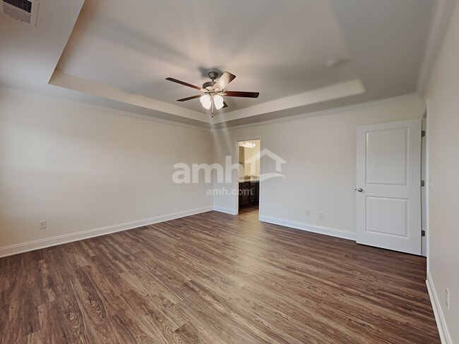 Building Photo - 2015 Bennett Dr