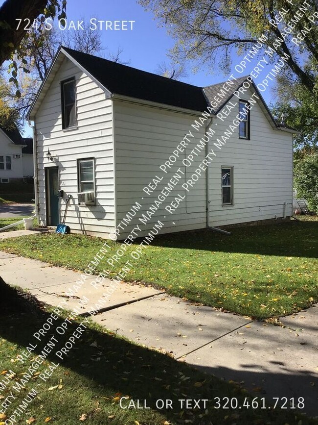 Building Photo - 1 1/4 Story Single Family Home with 3 bedr...