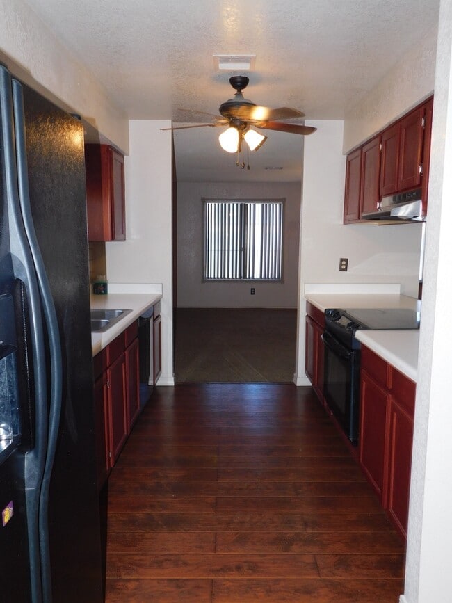 Building Photo - 4 BEDROOM HOME IN COLLEGE PARK!