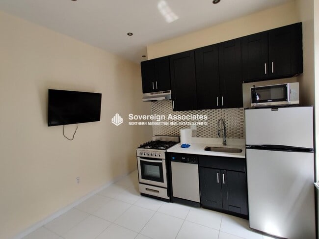 Building Photo - 961 Columbus Ave