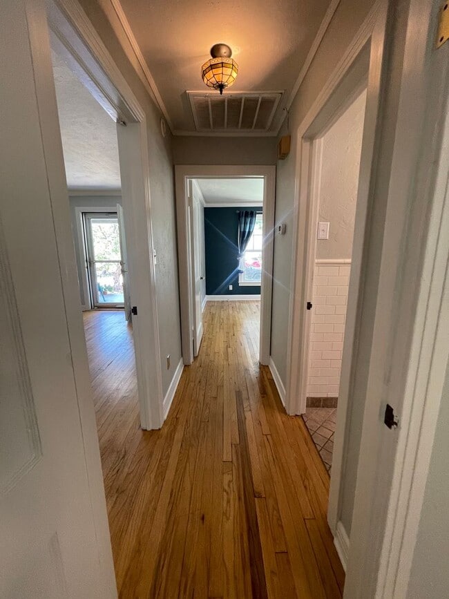 Building Photo - Beautifully updated 1948 Cottage with easy...