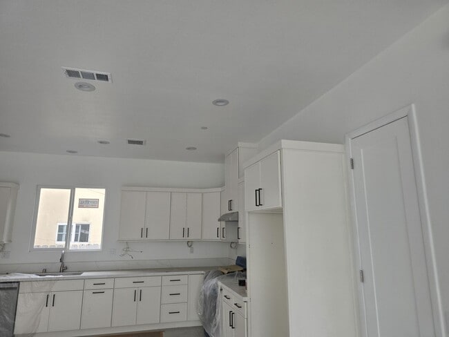 Building Photo - Newly Built Spacious 4 Bed/4 Bath Home in Garden Grove for Lease