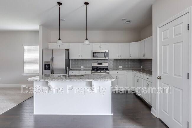 Building Photo - 107 Crabourne Dr