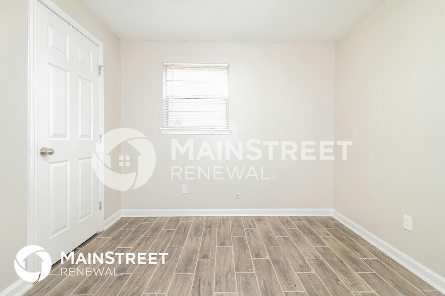 Building Photo - 5009 S Briarwood Dr