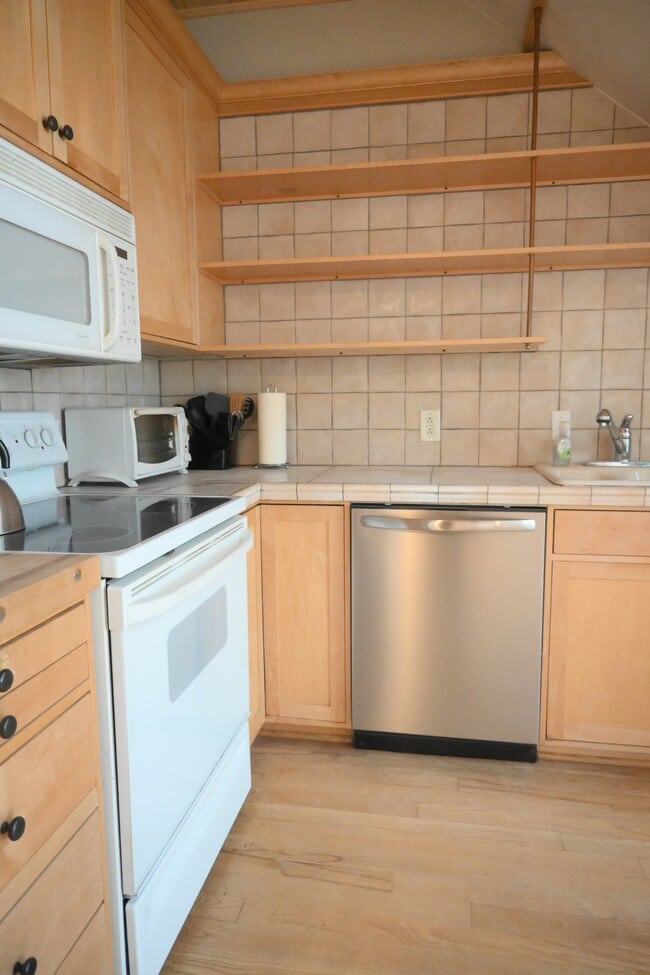 Building Photo - 1154 Cottage Rd