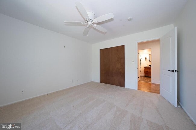 Building Photo - 257 W Chelsea Cir