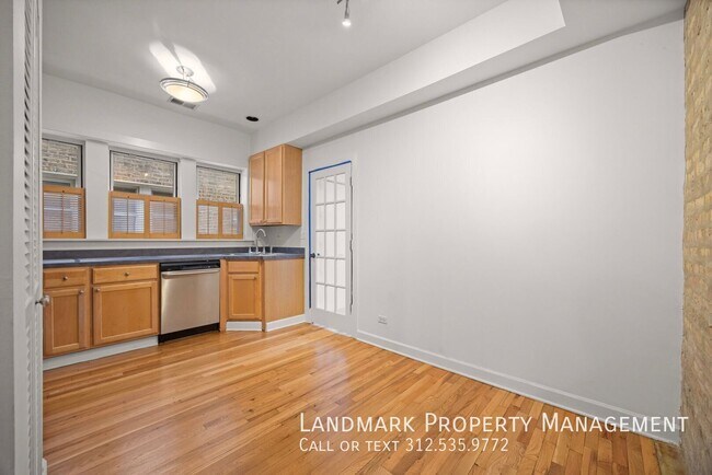 Building Photo - 4546 N Albany Ave