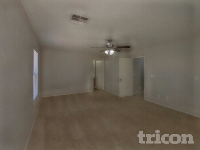 Building Photo - 1251 Golden Apple St