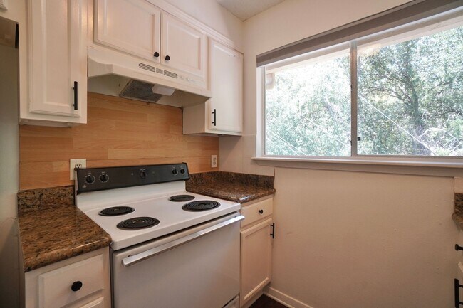 Building Photo - 2906 Sweeney Ln