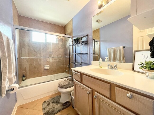 Building Photo - 2225 Naomi St