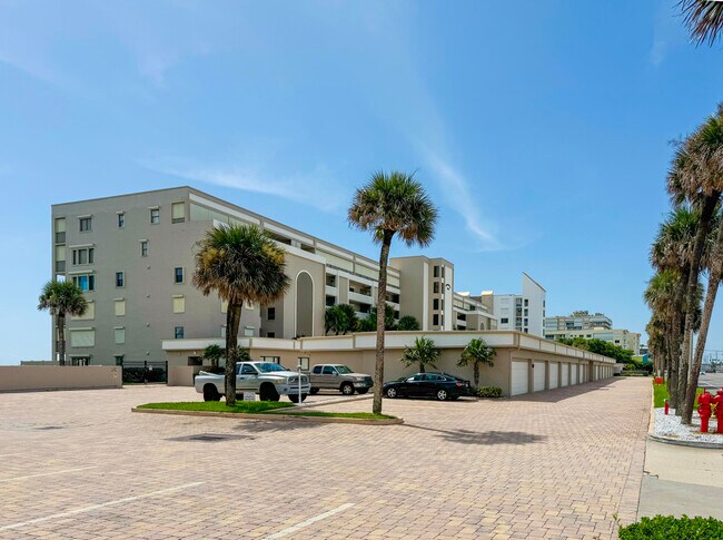 Building Photo - 995 N Hwy A1A