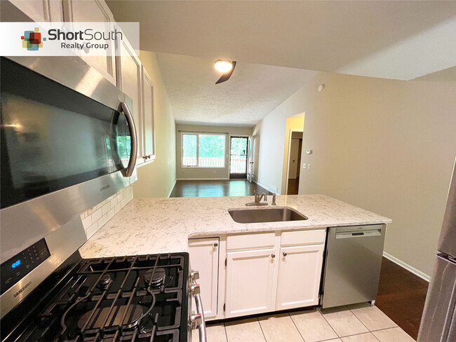 Building Photo - Beautiful 2 Bed 2 Bath Condo For Rent in R...