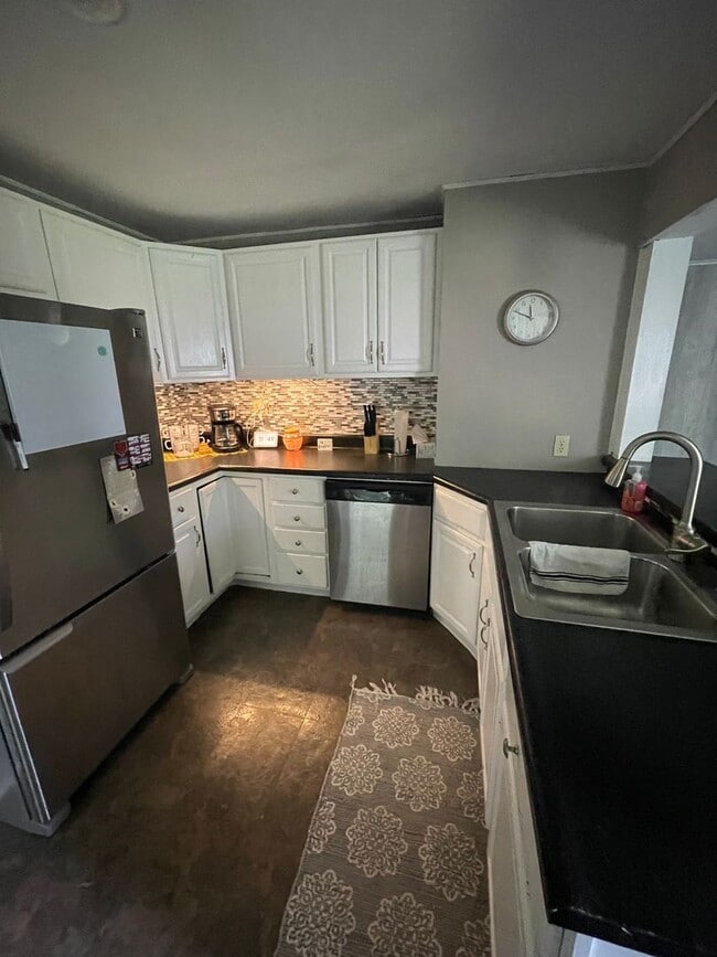 Building Photo - 606 N Court