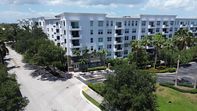 Building Photo - 2401 NE 65th St