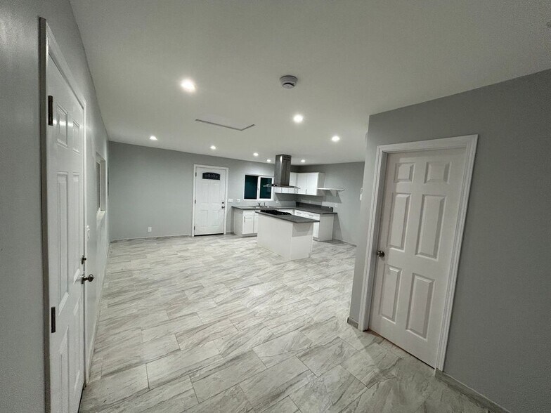 Building Photo - 9725 Birchdale Ave