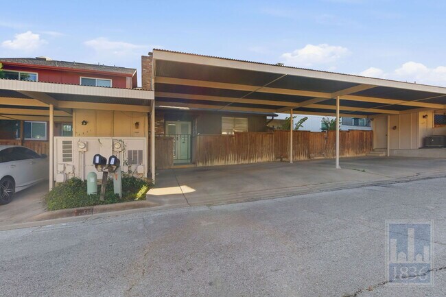 Building Photo - 2009 Sandberg Dr