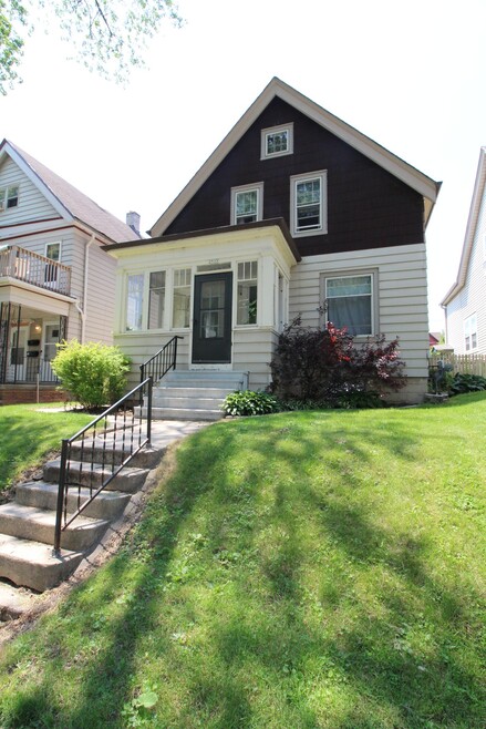 Building Photo - 2933 N Newhall St