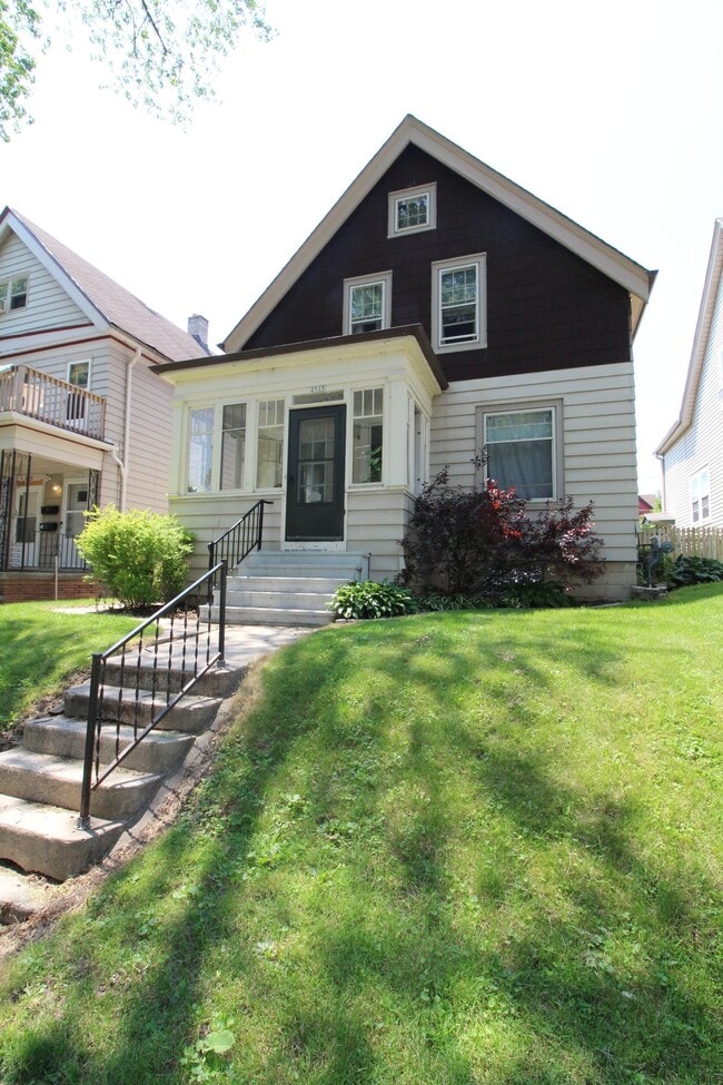 Building Photo - 2933 N Newhall St