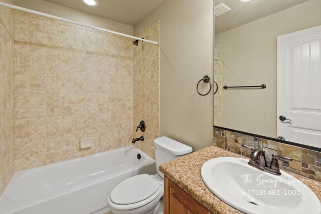 Building Photo - BEAUTIFUL 4BD + BONUS ROOM/3BA/3 CAR GARAG...