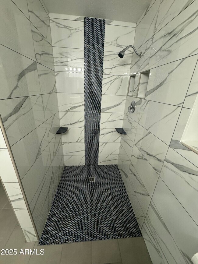 Building Photo - 13824 N 33rd Dr