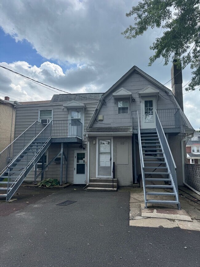 Building Photo - 113 E Main St
