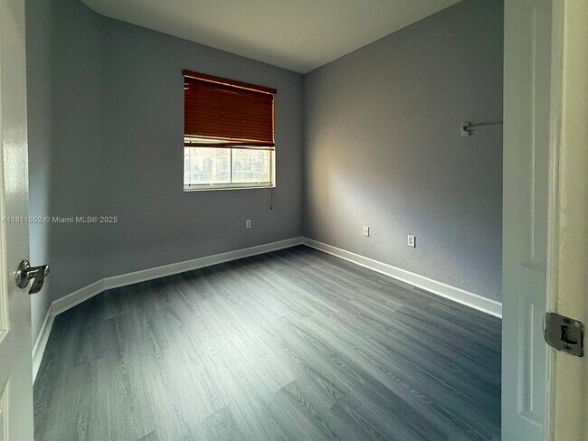 Building Photo - 1677 SE 27th Ct