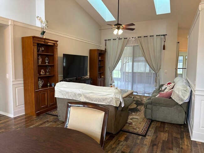 Building Photo - 1461 Wellington Cir