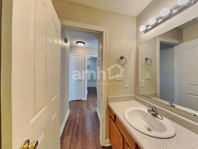 Building Photo - 960 Foxtail Ct