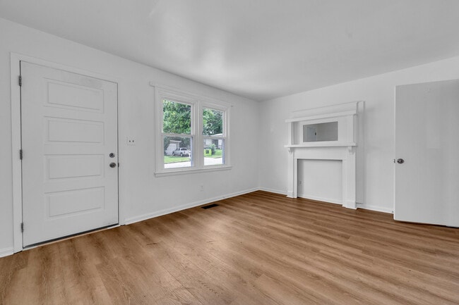 Building Photo - 208 17th Ave SW