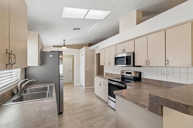 Building Photo - 7904 Floradora Dr