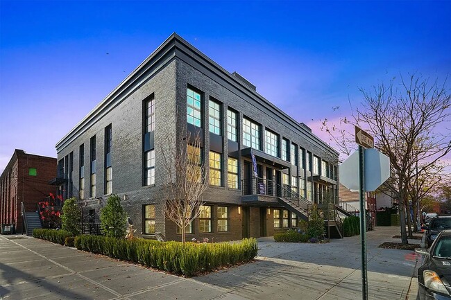 Building Photo - 40 Huntington St