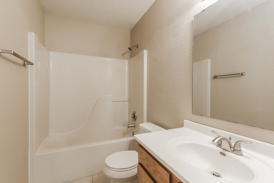 Building Photo - 1418 Green Spring Way