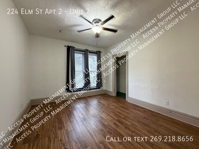 Building Photo - 224 Elm St