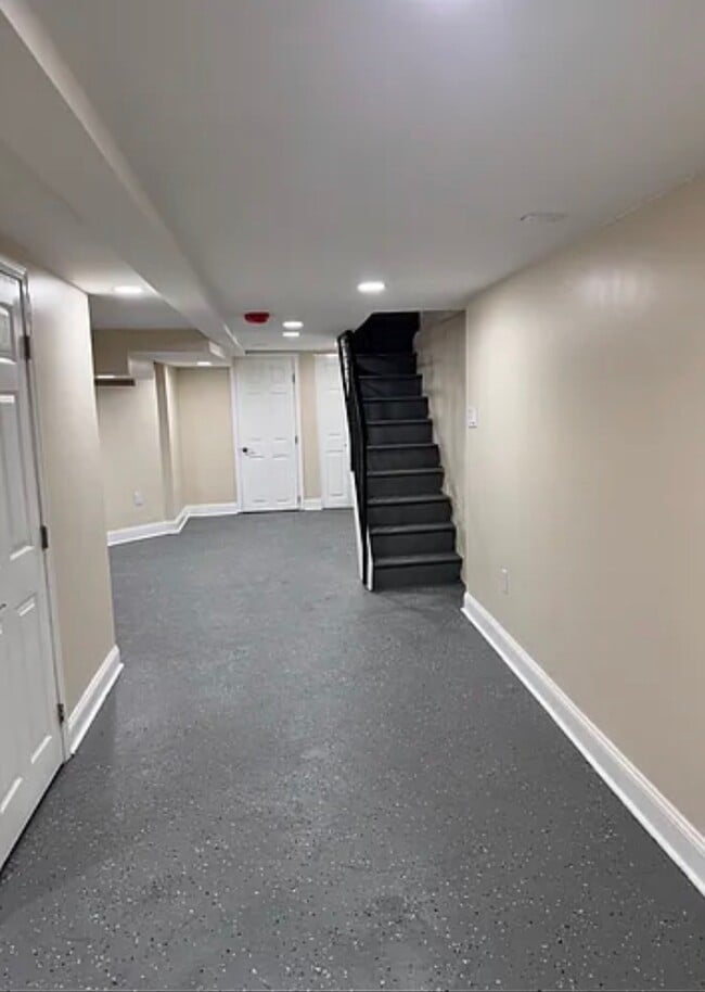 Building Photo - 5751 Walton Ave