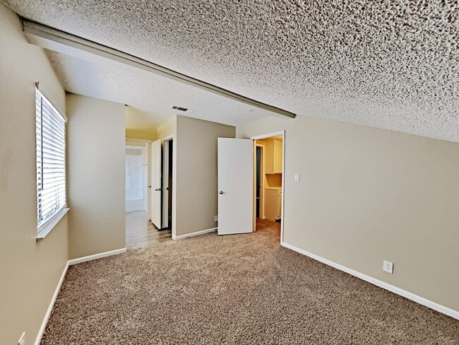 Building Photo - 1808 Nuevo Rd