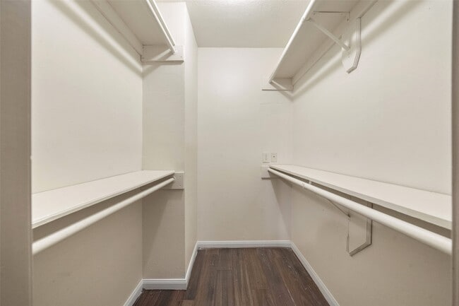 Building Photo - 1880 White Oak Dr