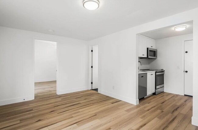 Building Photo - Beautifully Remodeled 1 Bed / 1 Bath in Midtown - Available 6/15!