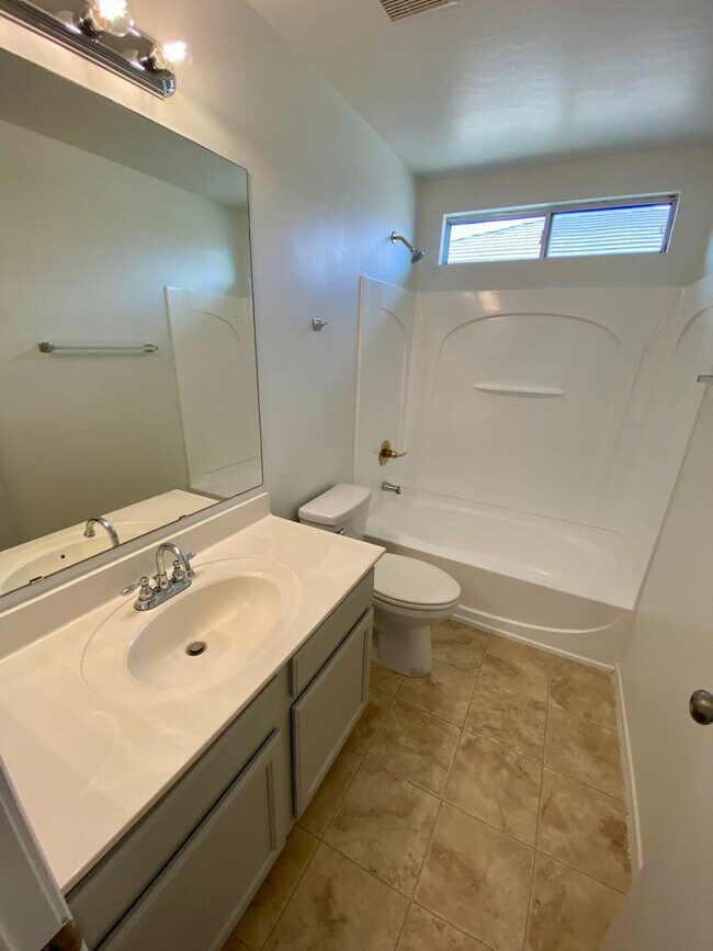 Building Photo - Beautiful Maricopa 3 Bedroom 2 Bath Home