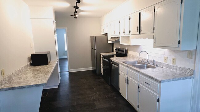 Building Photo - 3 Bedroom Home Near Samford & Brookwood