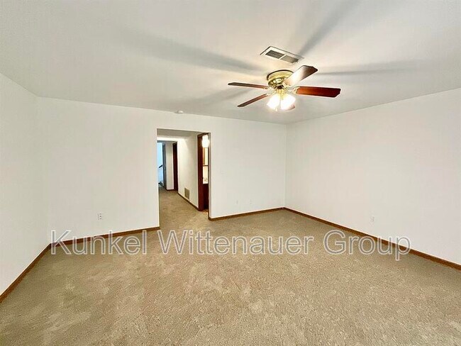 Building Photo - 156 Marion Dr