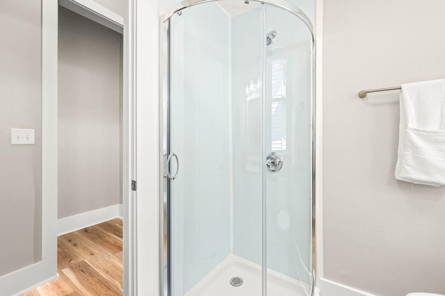 Building Photo - 639 Maple St