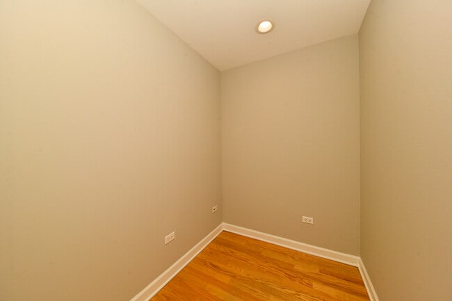 Building Photo - 1250 S Michigan Ave