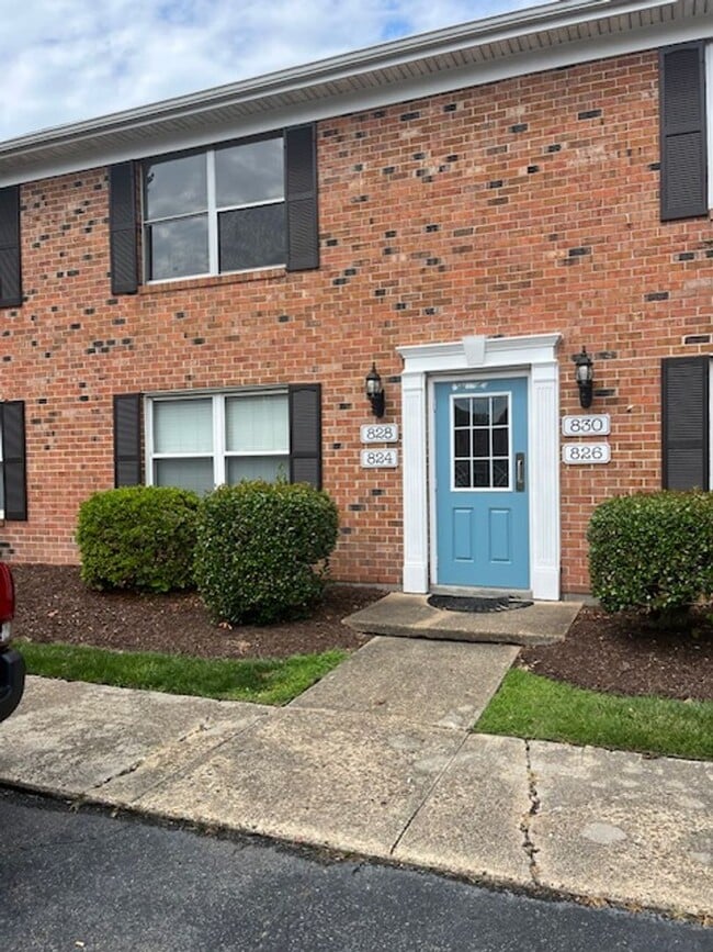 Building Photo - 828 Spencer Ct