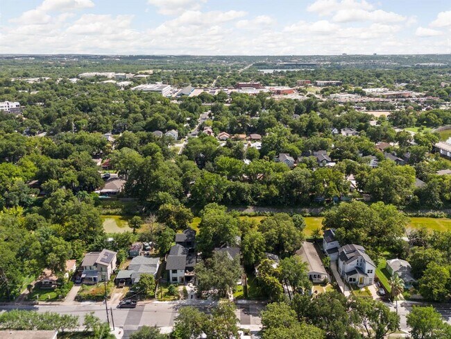 Building Photo - 2917 Lyons Rd