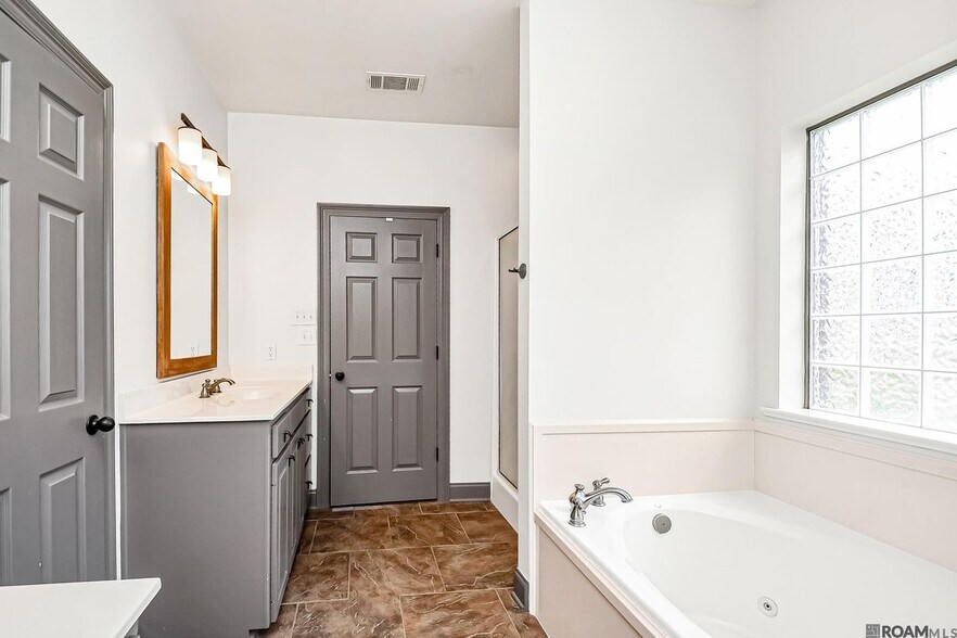 Building Photo - 12467 Dutchtown Villa Dr
