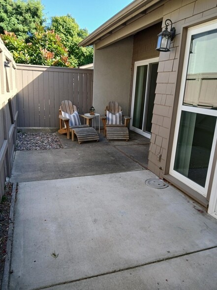 Building Photo - 851 Amigos Way