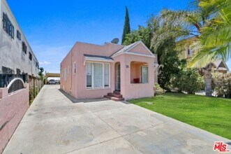 Building Photo - 320 W 89th St