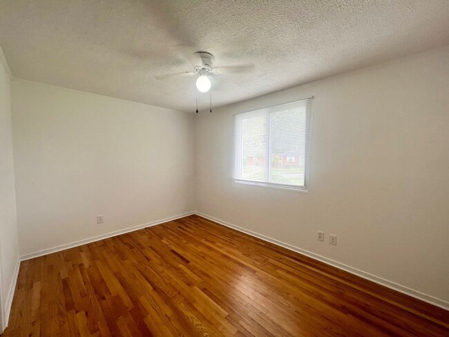 Building Photo - Sunset Hills-Love Where You Live! Two bedr...